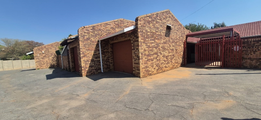 2 Bedroom Property for Sale in Greenhills Gauteng