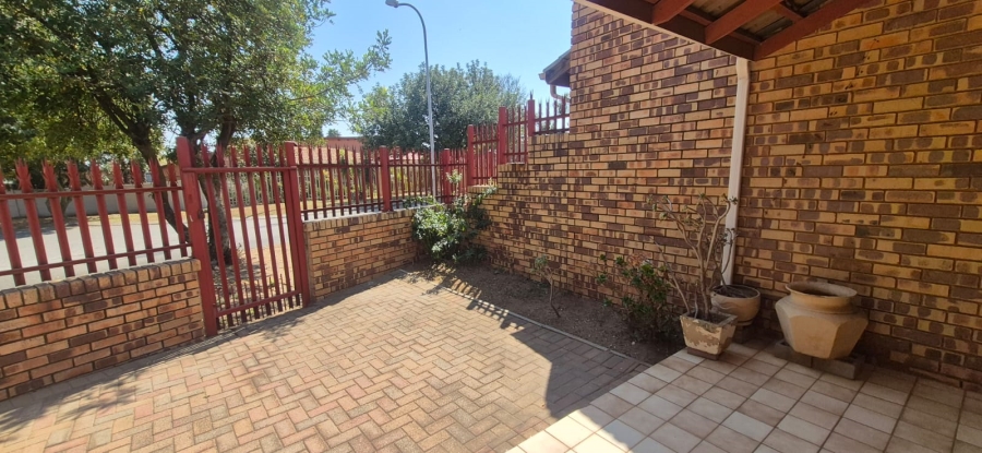 2 Bedroom Property for Sale in Greenhills Gauteng