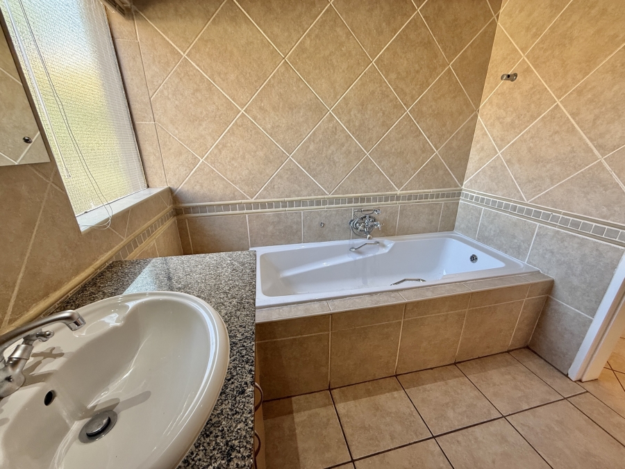4 Bedroom Property for Sale in The Wilds Gauteng