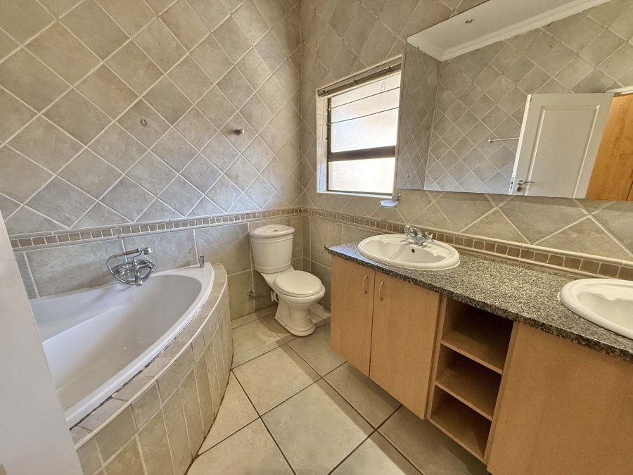 4 Bedroom Property for Sale in The Wilds Gauteng