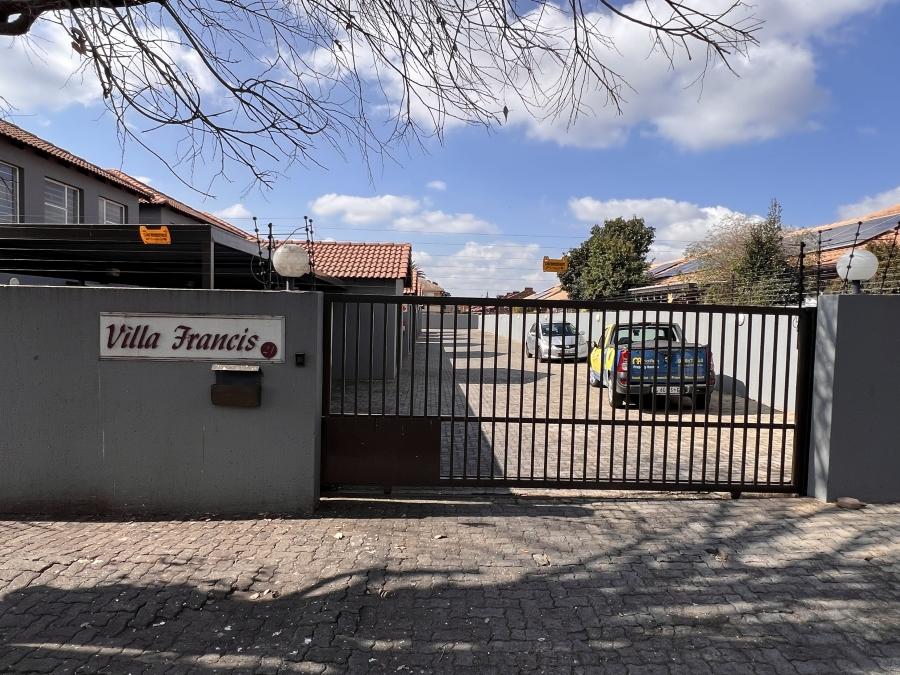 To Let 3 Bedroom Property for Rent in New Redruth Gauteng