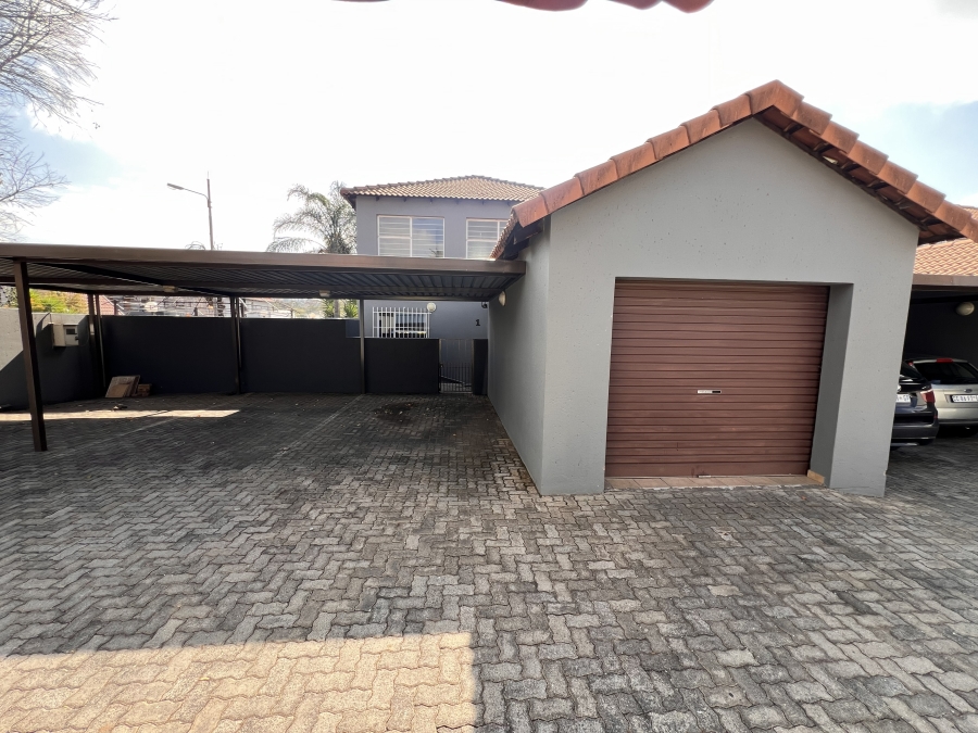 To Let 3 Bedroom Property for Rent in New Redruth Gauteng