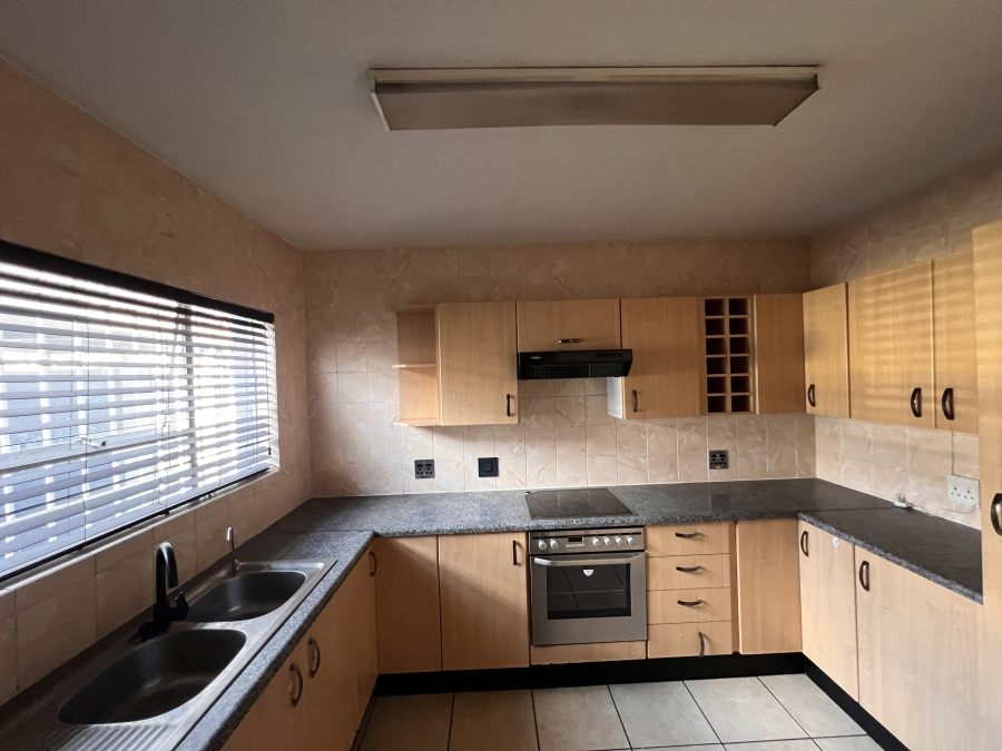 To Let 3 Bedroom Property for Rent in New Redruth Gauteng