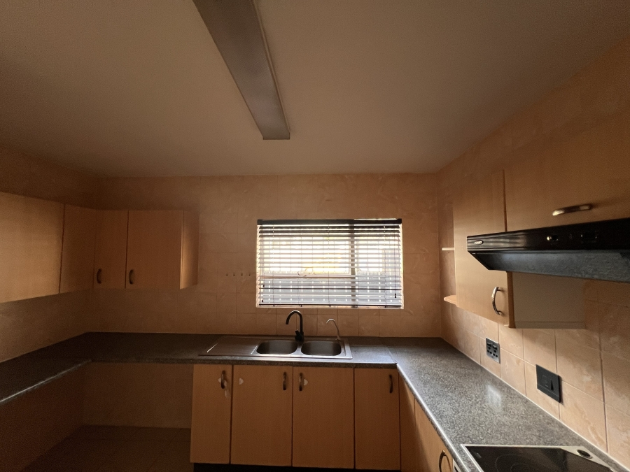 To Let 3 Bedroom Property for Rent in New Redruth Gauteng
