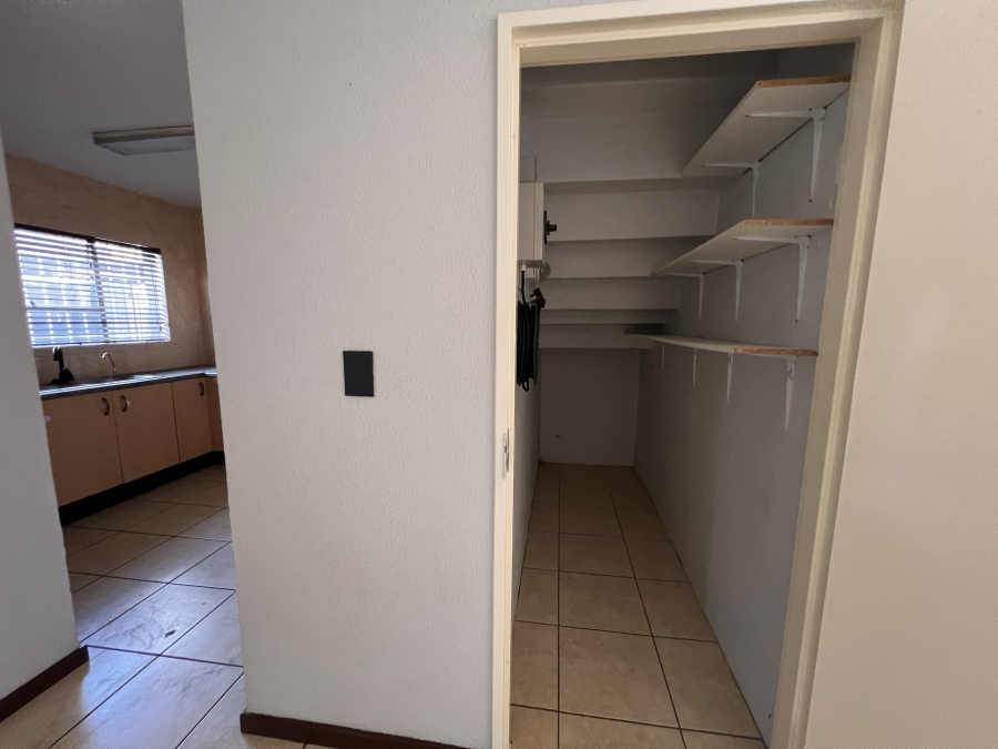To Let 3 Bedroom Property for Rent in New Redruth Gauteng