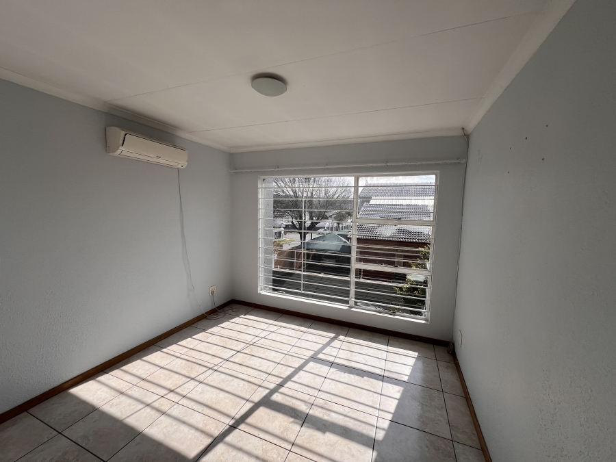 To Let 3 Bedroom Property for Rent in New Redruth Gauteng
