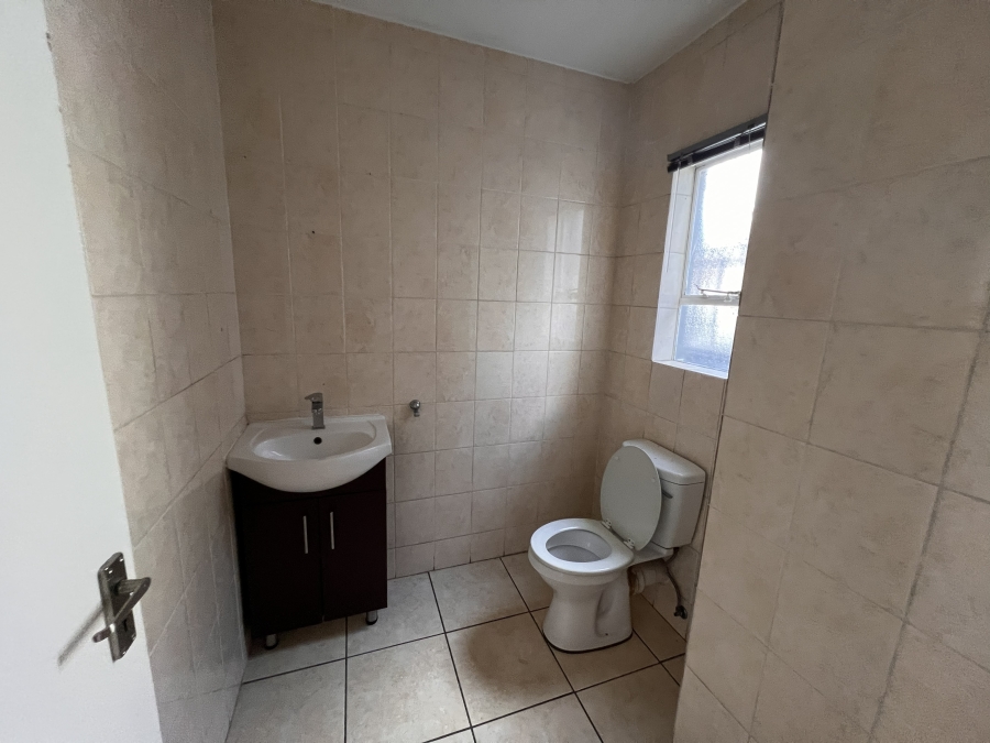To Let 3 Bedroom Property for Rent in New Redruth Gauteng