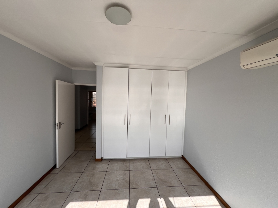 To Let 3 Bedroom Property for Rent in New Redruth Gauteng