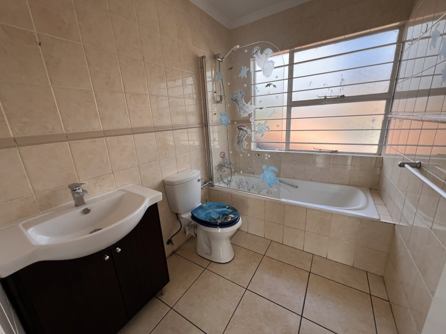 To Let 3 Bedroom Property for Rent in New Redruth Gauteng