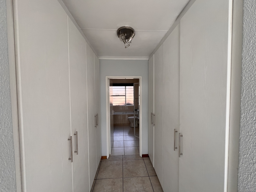 To Let 3 Bedroom Property for Rent in New Redruth Gauteng