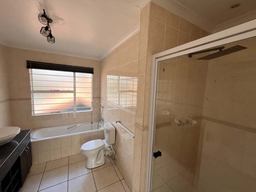 To Let 3 Bedroom Property for Rent in New Redruth Gauteng