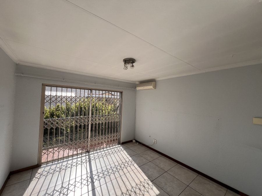 To Let 3 Bedroom Property for Rent in New Redruth Gauteng