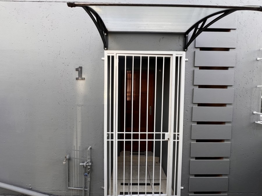 To Let 3 Bedroom Property for Rent in New Redruth Gauteng