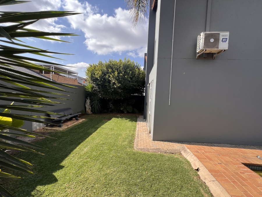 To Let 3 Bedroom Property for Rent in New Redruth Gauteng