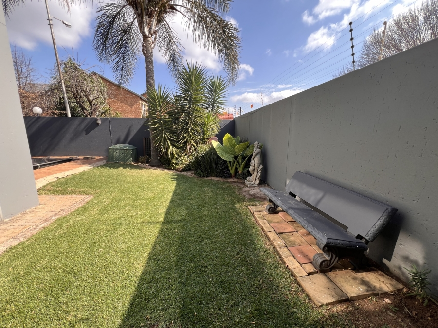 To Let 3 Bedroom Property for Rent in New Redruth Gauteng