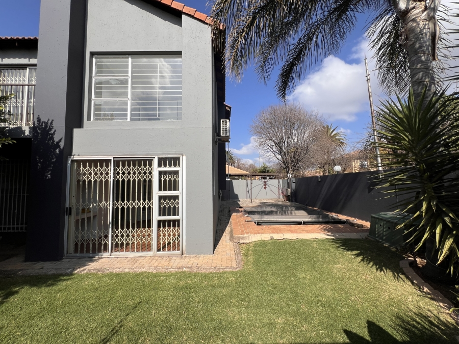 To Let 3 Bedroom Property for Rent in New Redruth Gauteng
