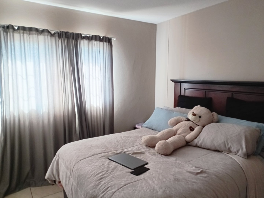 2 Bedroom Property for Sale in Annlin-wes Gauteng