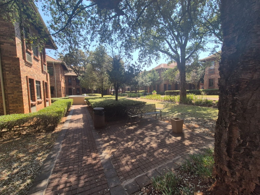 To Let Commercial Property for Rent in Die Hoewes Gauteng