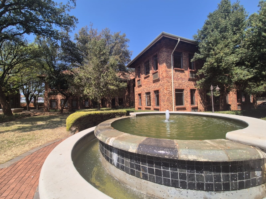 To Let Commercial Property for Rent in Die Hoewes Gauteng