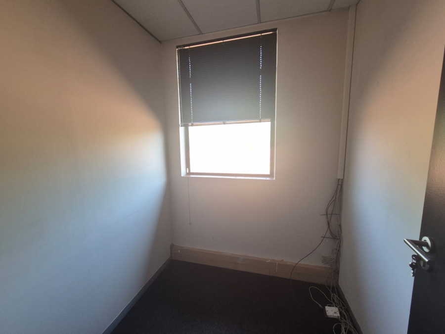 To Let Commercial Property for Rent in Die Hoewes Gauteng