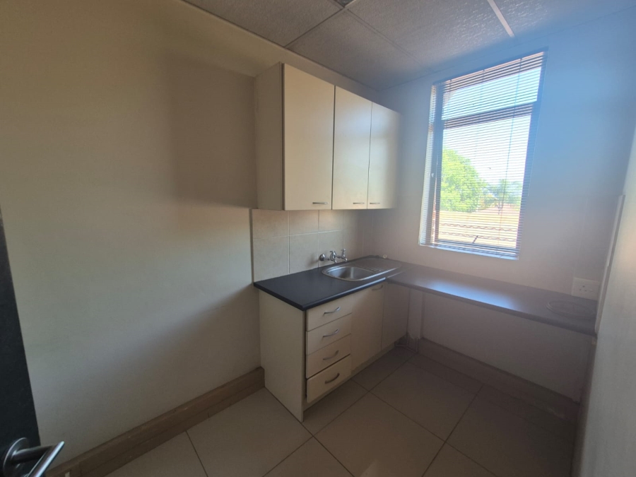 To Let Commercial Property for Rent in Die Hoewes Gauteng
