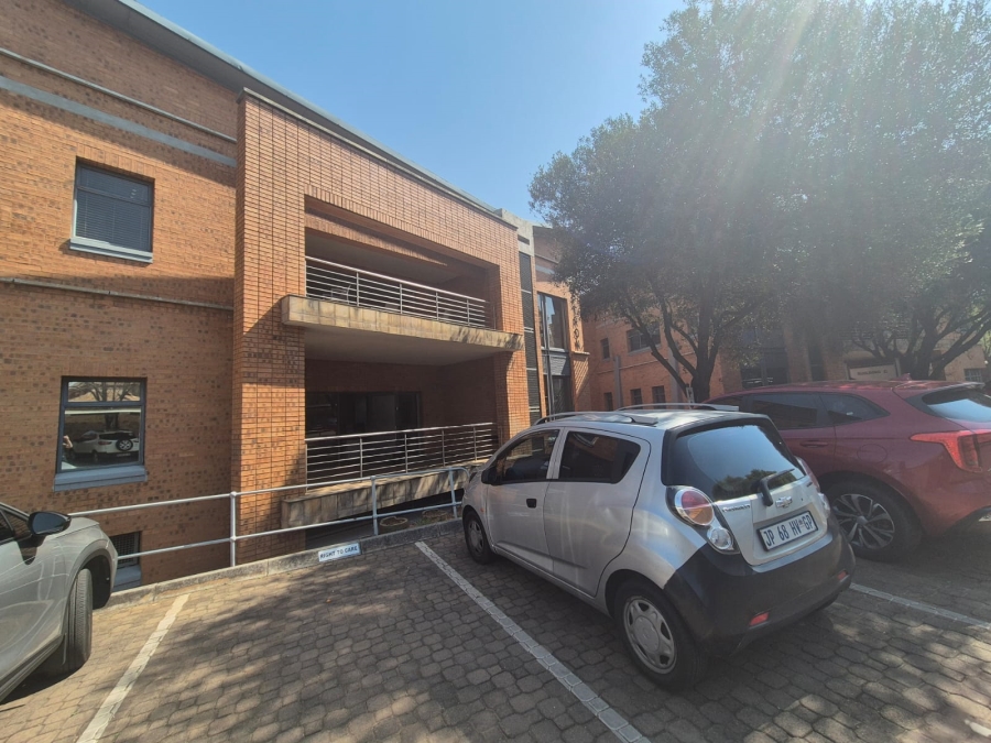 To Let Commercial Property for Rent in Die Hoewes Gauteng