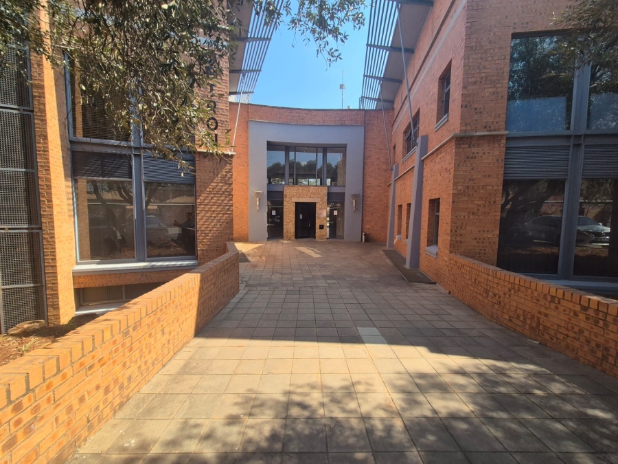 To Let Commercial Property for Rent in Die Hoewes Gauteng