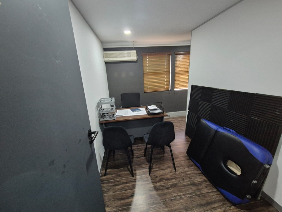 To Let Commercial Property for Rent in Die Hoewes Gauteng