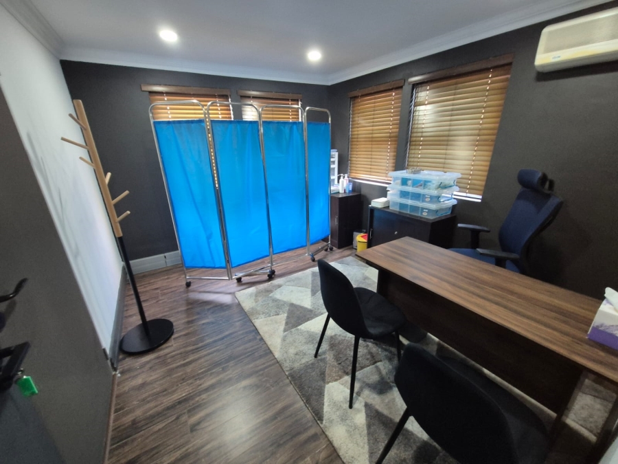 To Let Commercial Property for Rent in Die Hoewes Gauteng