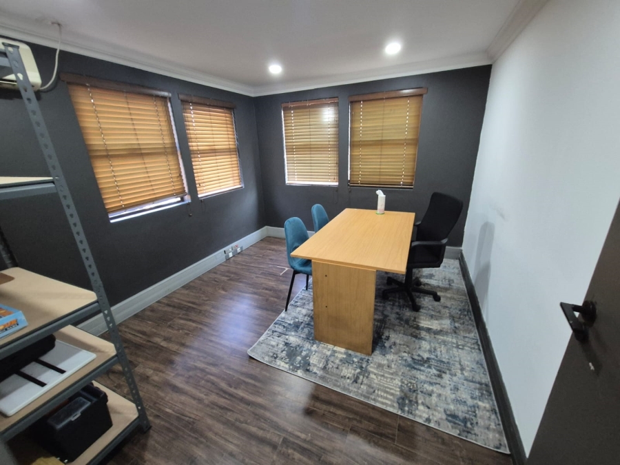 To Let Commercial Property for Rent in Die Hoewes Gauteng