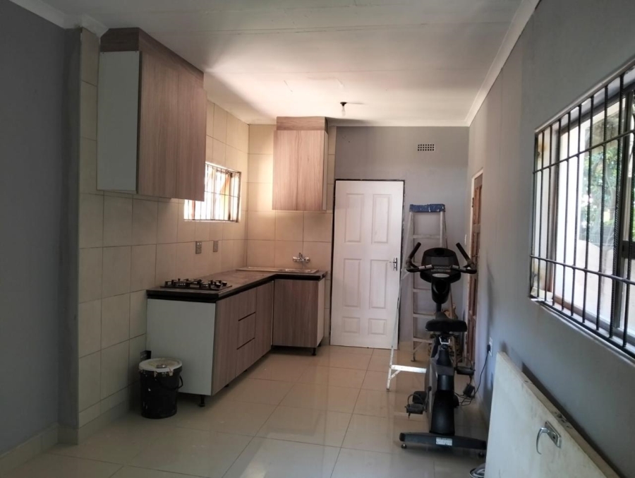 To Let 6 Bedroom Property for Rent in Glen Marais Gauteng