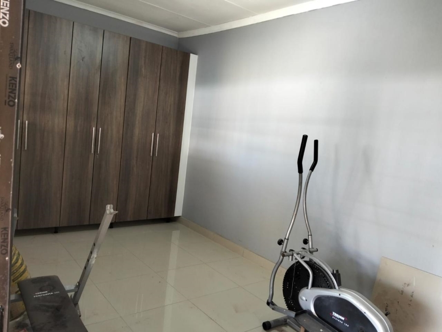 To Let 6 Bedroom Property for Rent in Glen Marais Gauteng