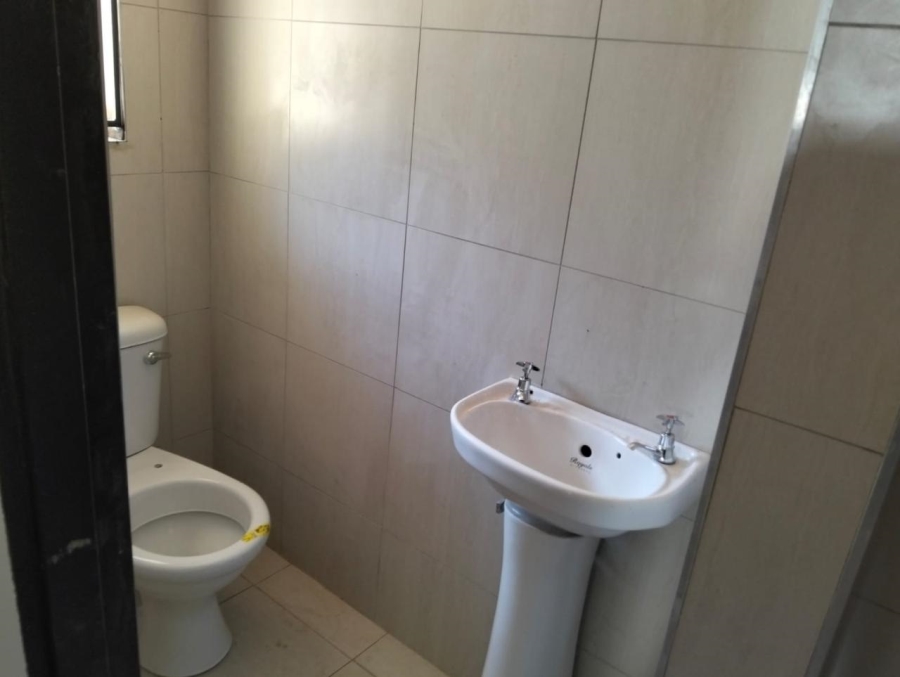 To Let 6 Bedroom Property for Rent in Glen Marais Gauteng