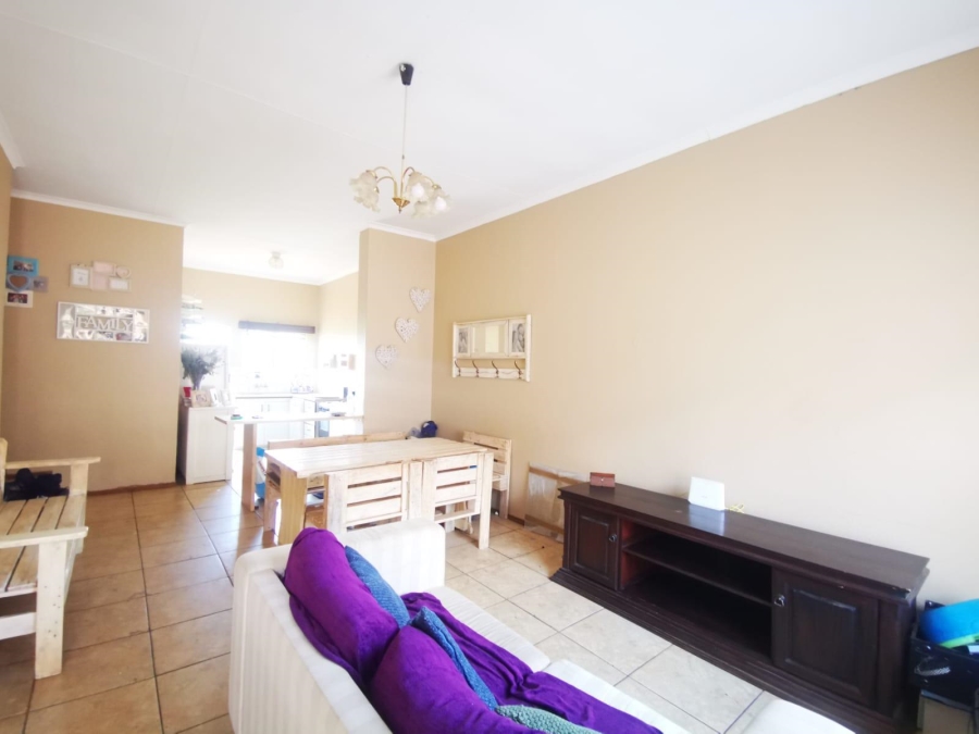 To Let 3 Bedroom Property for Rent in Rangeview Gauteng