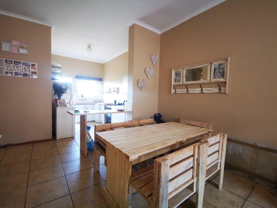 To Let 3 Bedroom Property for Rent in Rangeview Gauteng