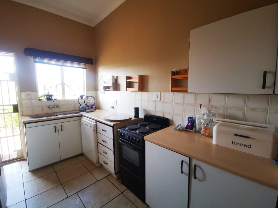 To Let 3 Bedroom Property for Rent in Rangeview Gauteng