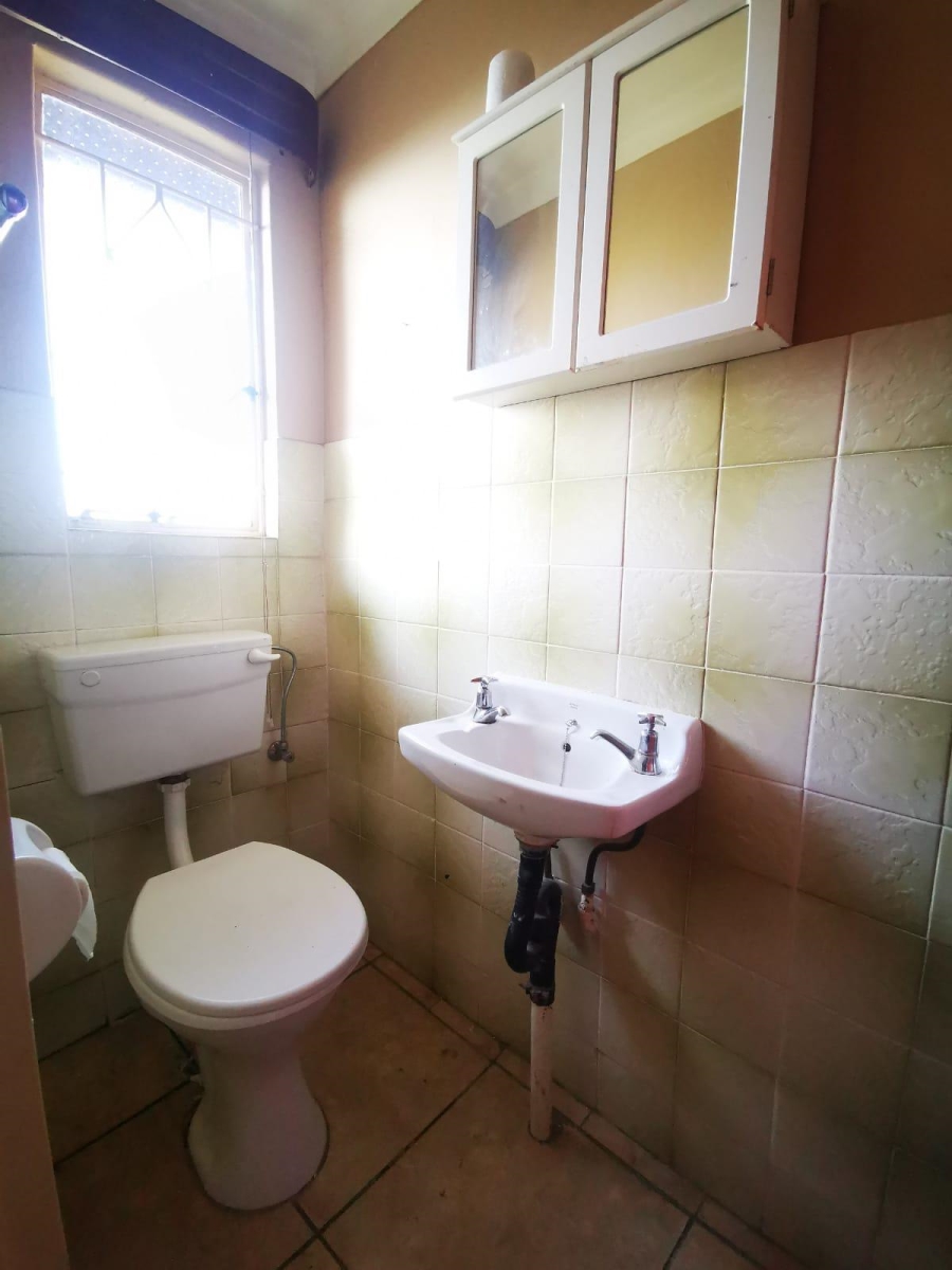 To Let 3 Bedroom Property for Rent in Rangeview Gauteng