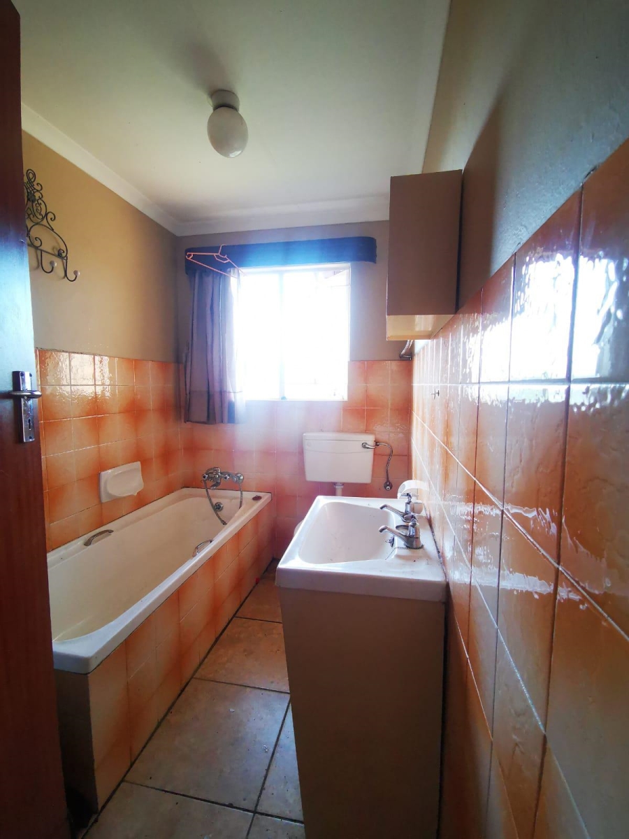 To Let 3 Bedroom Property for Rent in Rangeview Gauteng
