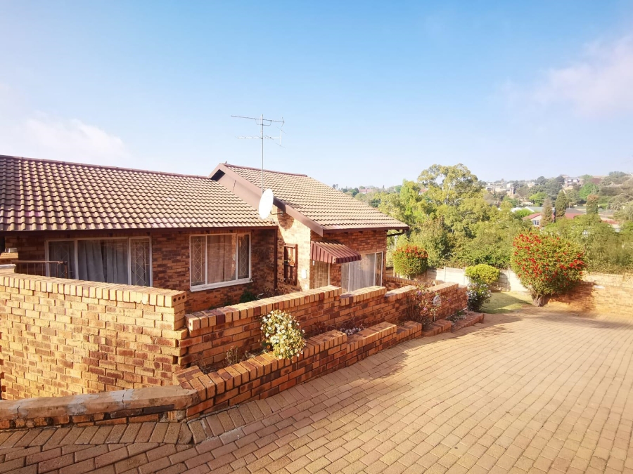 To Let 3 Bedroom Property for Rent in Rangeview Gauteng