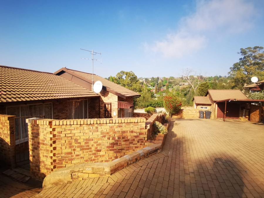 To Let 3 Bedroom Property for Rent in Rangeview Gauteng
