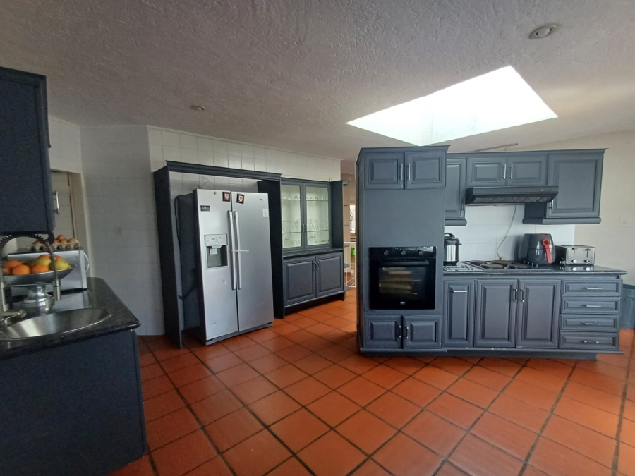 To Let 4 Bedroom Property for Rent in Helderkruin Gauteng