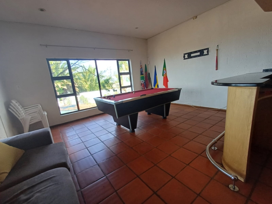 To Let 4 Bedroom Property for Rent in Helderkruin Gauteng