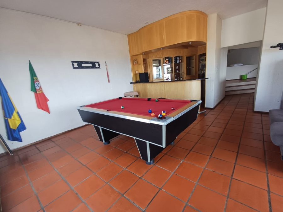 To Let 4 Bedroom Property for Rent in Helderkruin Gauteng