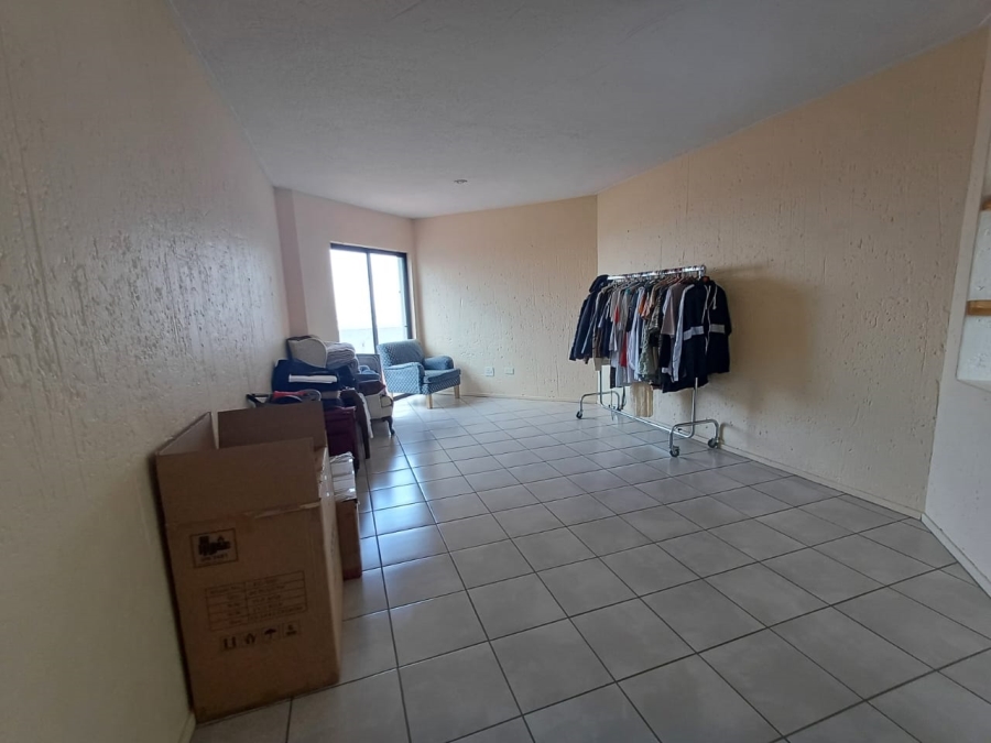 To Let 4 Bedroom Property for Rent in Helderkruin Gauteng