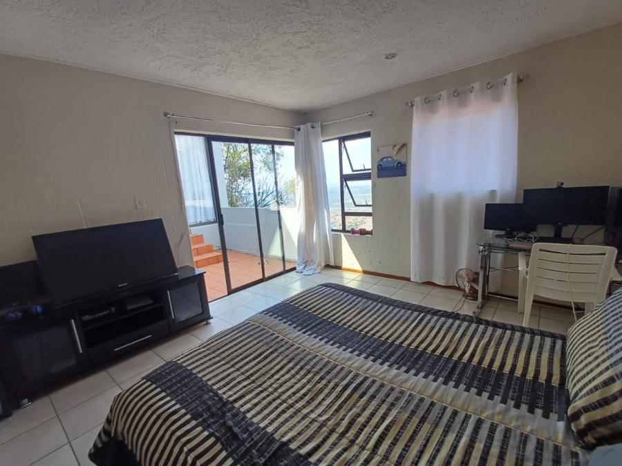 To Let 4 Bedroom Property for Rent in Helderkruin Gauteng
