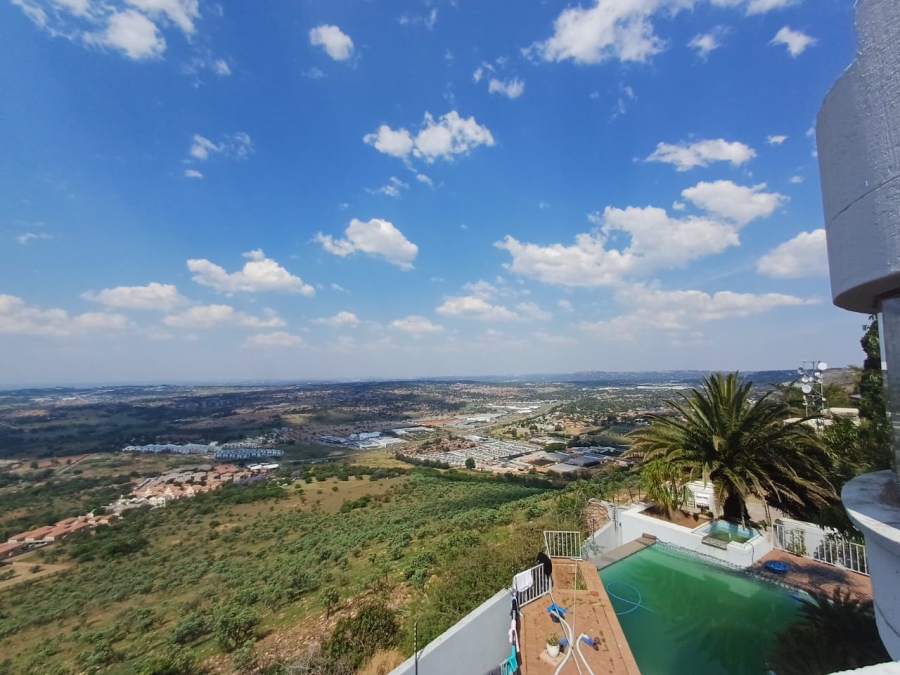 To Let 4 Bedroom Property for Rent in Helderkruin Gauteng