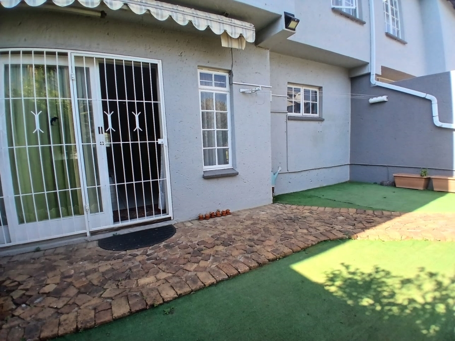 To Let 3 Bedroom Property for Rent in Lambton Gauteng