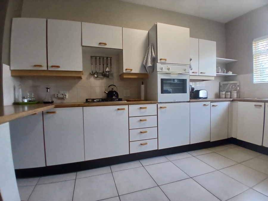 To Let 3 Bedroom Property for Rent in Lambton Gauteng
