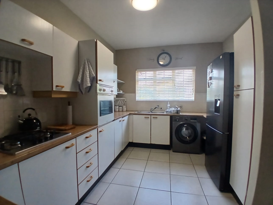 To Let 3 Bedroom Property for Rent in Lambton Gauteng