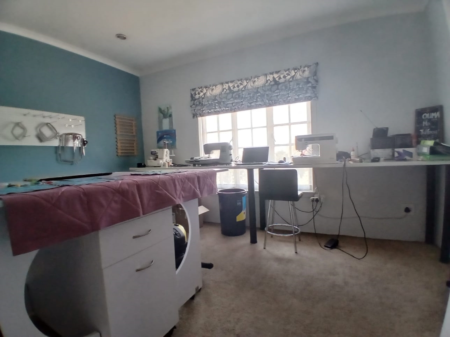 To Let 3 Bedroom Property for Rent in Lambton Gauteng